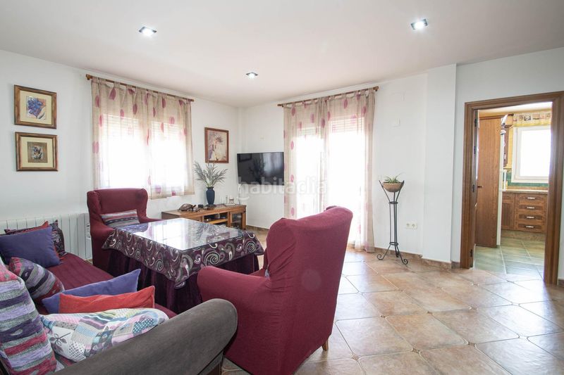 Foto c5810dfd-5607-43fe-a5a0-a7a67f2cc2d7. Casa chalet independiente con piscina en Nívar