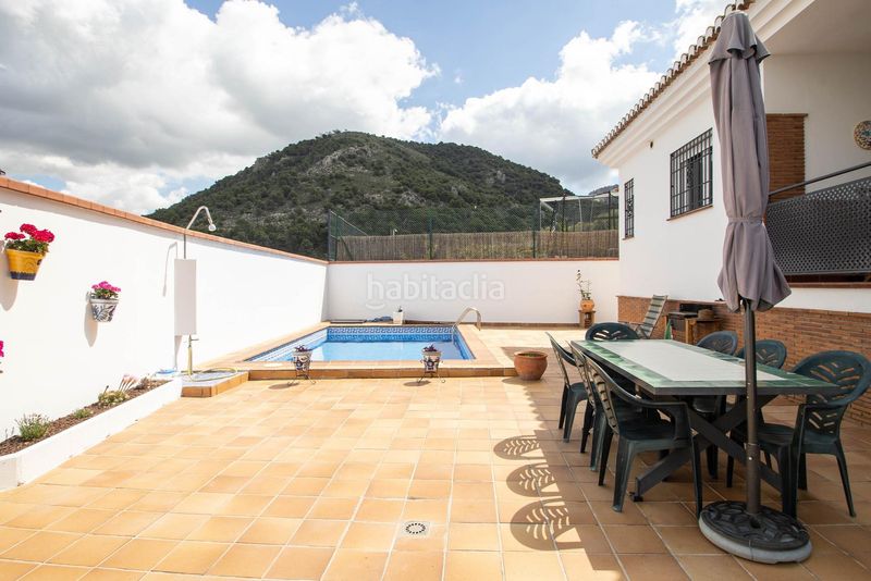Foto d869f659-163d-4f54-a4fd-728fa886af47. Casa chalet independiente con piscina en Nívar