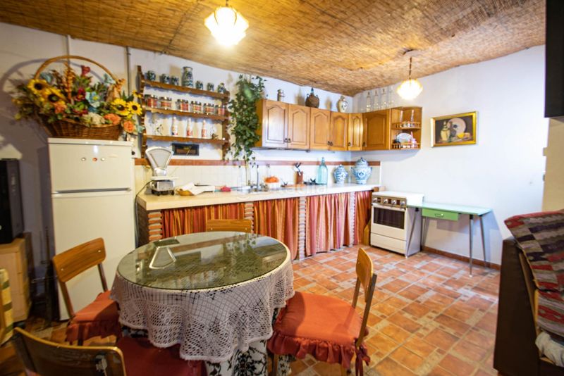 Foto ecc0d7f0-170e-41a6-aa97-005e648e4907. Casa chalet independiente con piscina en Nívar