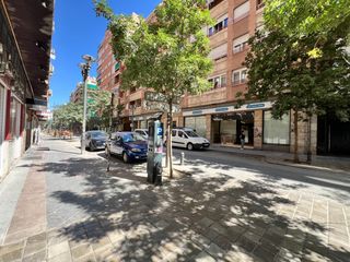Miete Autoparkplatz in Calle de pedro antonio de alarcón 65. Estaciona sin preocupaciones en el corazón de granada!