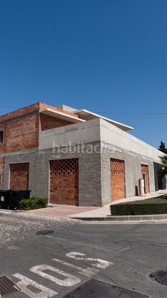 Foto bd9fe013-8e6a-4e32-8871-88497c81a825. Alquiler local comercial tu futuro negocio en un sitio privilegiado. en Alhendín