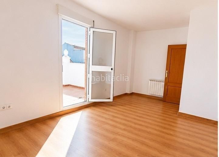 Foto bcf0f8df-969d-4f38-8fb1-3f8d765723d7. Casa aparellada amb aparcament a Híjar Gabias (Las)