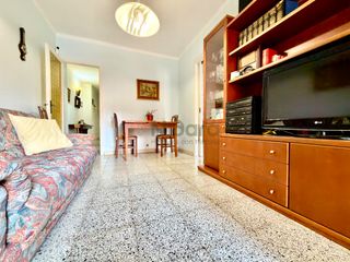 Flat  Carrer de tamarit. Sant antoni. el privilegio de seguir llamando hogar al barrio de