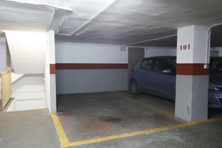 Miete Autoparkplatz in Carrer de santa maria micaela 8. Plaza de garaje grande en la petxina