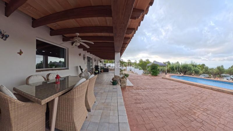 Foto d5cae49b-b6eb-4b3c-9bae-f63fed8caeed. Masia amb aparcament piscina a Perelló (El)