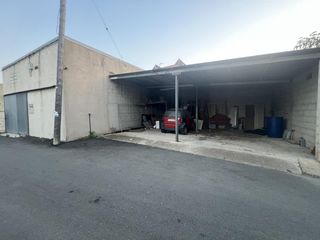 Parking coche en Deltebre. Garaje con amplio cobertizo en el centro de deltebre