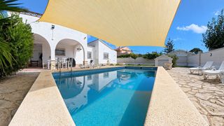 Chalet en Eucaliptus - Poble Nou del Delta. Casa con licencia turística a solo 300 metros del mar en pleno p