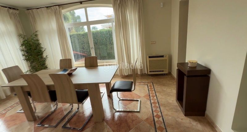 Foto e2f1e863-cd7b-4908-808f-482eec7a28b8. Casa amb calefacció aparcament piscina a Urbanizaciones Benidorm