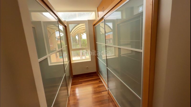 Foto f9eb77f4-a84b-44f2-add0-a84f8b105d1e. Casa amb calefacció aparcament piscina a Urbanizaciones Benidorm