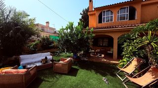 Casa adossada en Rinc�n Bajo. Exclusividad, espacio y encanto en la cotizada urbanizaci�n roca