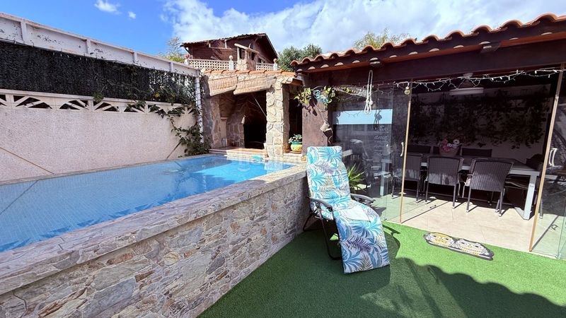 Foto 3f5a5163-bdd7-453f-bba1-54bf9c0954af. Casa adossada amb calefacció aparcament piscina a Nucia (la)