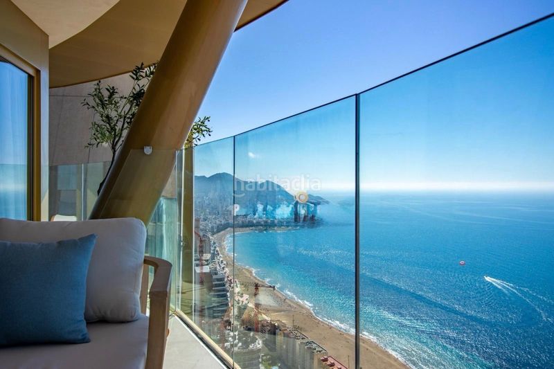 Foto a33802cb-10c4-4d12-9352-5a3ab043d52c. Àtic amb calefacció a Playa Poniente Benidorm