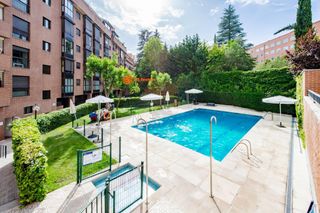 Penthouse  Calle bustamante. Espectacular ático de 146 m2 con orientación sur, gran terraza y