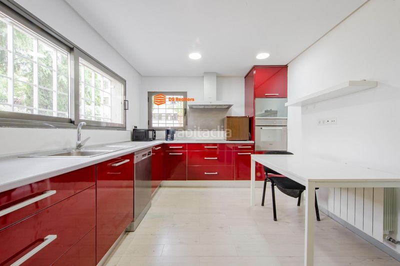 Foto e10b7f0a-c9e9-4f3a-bd68-ecfddcd0775d. Casa adossada amb calefacció a Colina Madrid