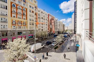 Pis  Calle gran vía. Vivienda de lujo de obra nueva, piscina en rooftop, gimnasio y g