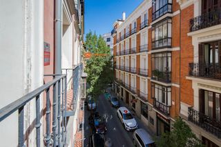Flat  Calle de san agustín. Exclusivo piso 32 en finca clásica a escasos metros del congreso