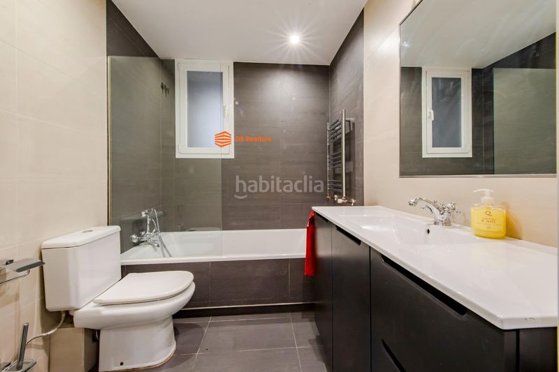 Foto 01cec157-88a6-4a0b-88d2-3e8f71aad76c. Flat with heating in Sol Madrid