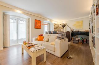 Appartement  Calle del arenal. Piso para entrar a vivir con 4 balcones a la calle