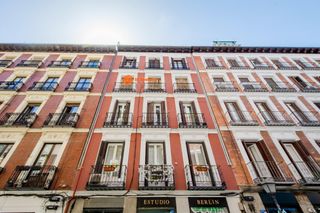 Etagenwohnung  Calle monteleon. Ático abuhardillado en finca clásica en trafalgar