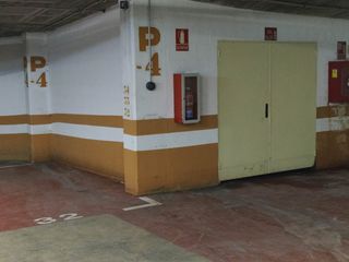 Parking coche  Calle gabriel garc�a m�rquez. Garaje en venta en nueva andaluc�a-marbella
