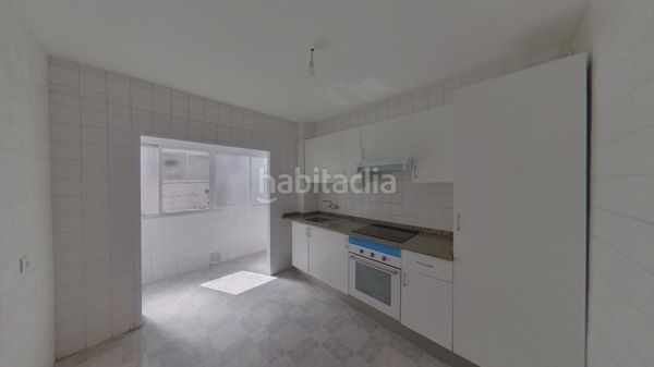 Foto f4cd4dcc-7919-4586-9cfe-95d03deb24c7. Pis amb aparcament a puerto de Estepona Estepona