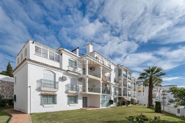 Foto e4ab59b7-bfd1-45e6-a5ef-07a4a322f889. Dúplex amb piscina a Calahonda Mijas