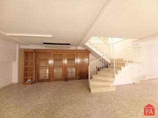 Rent Business premise  Carretera de valls. Local muy céntrico en alquiler. superficie de 180 m2 aproximadam