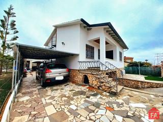 House in Roda de Barà. 65715 barà mar, casa independiente con 4 dormitorios y parcela d