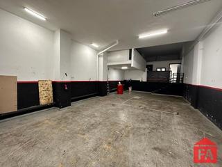 Rent Business premise in Centre. Amplio local de 120 m2 aproximadamente, distribuidos en sala diá
