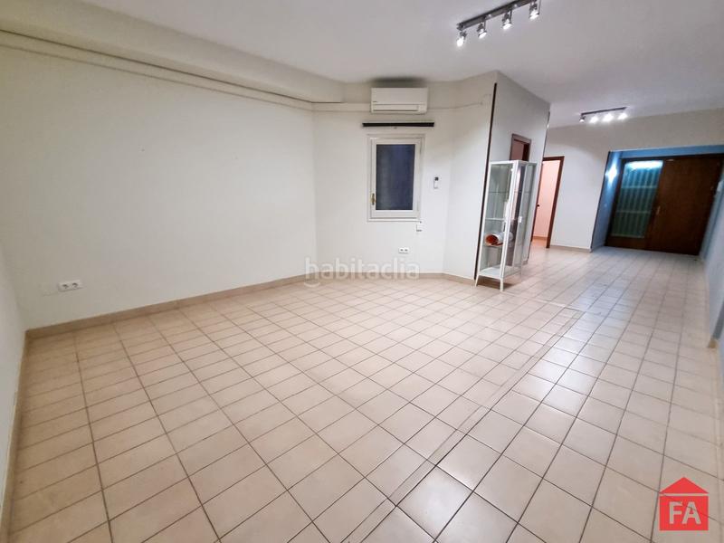 Foto f95ad22d-d806-4a8d-9b14-714690b157f6. Lloguer oficina a Centre Vendrell (El)