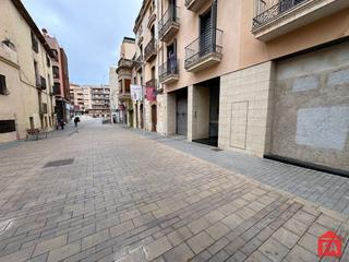 Rent Business premise in Centre. 8465 el vendrell, amplio local en pleno centro