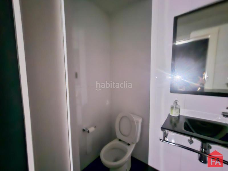 Foto a87c3f54-698e-41ed-bd78-04edb71a4de0. Local comercial 70508 el vendrell, amplio local en pleno centro en Vendrell (El)