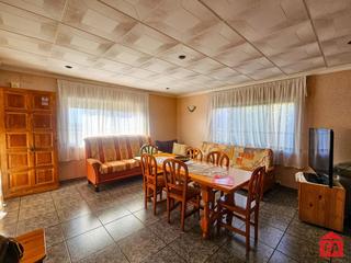 Casa a Bisbal del Penedès (La). 65815 priorat de la bisbal, amplia casa con 3 dormitorios y gran