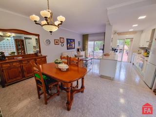 Casa adossada a Centre. 52465 puig, gran adosada con 3 dormitorios y garaje privado