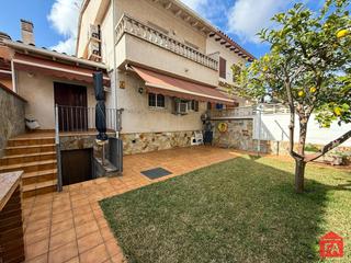 Casa adossada a El Tancat-Mas d´en Gual. 52472 tancat, gran adosada con 5 dormitorios, jardín y garaje