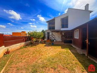 Casa adossada a El Tancat-Mas den Gual. 52476 mas levi, amplia adosada con 4 dormitorios, jardn y garaj