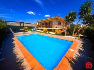 Casa a Banyeres del Penedès. 65872 priorat de banyeres, cómoda casa con 3 dormitorios y pisci