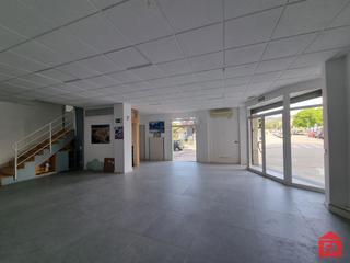 Local Comercial  Conflent. 70509 local esquinero en venta en el vendrell.
