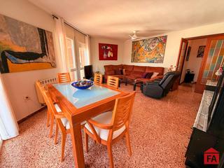 Etagenwohnung in Santa Oliva. 40993 santa oliva, amplio piso 4 dormitorios en el pueblo