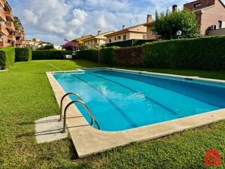Pis  Baix penedes. 33431 piso en el tancat de 3 habitaciones con piscina comunitari