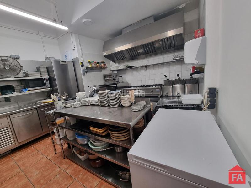 Foto 872a759e-fd46-4196-adad-32f5601be9aa. Traspaso local comercial 8481 gastrobar restaurante en pleno centro de el vendrell. en Vendrell (El)