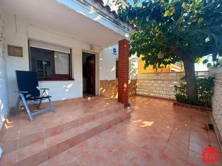 Maison à Albinyana. 52485 les peces, adosada con 4 dormitorios y patio