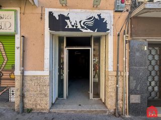 Lloguer Local Comercial a Centre. 8488 el vendrell, local en pleno centro