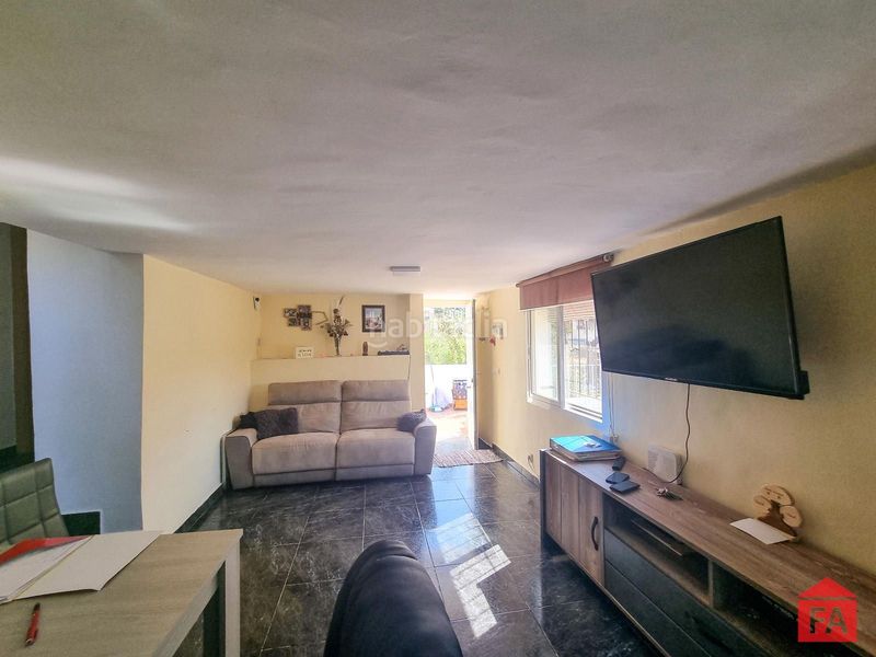 Foto b4639569-34d5-4da5-a107-2c4d43919a80. Casa amb aparcament a Bellvei