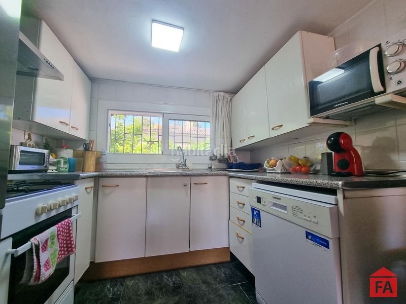 Foto c95c0fd3-11da-4041-884e-4ac9e693466e. Casa amb aparcament a Bellvei