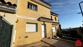 Semi detached house in Santa Oliva. 52501 santa oliva, les pedreres. casa adosada.