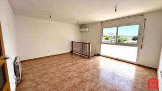 Semi detached house in Santa Oliva. 52501 santa oliva, les pedreres. casa adosada.