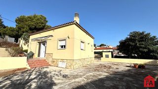 Casa a Bellvei. 65940 baronia de mar acogedora casa con jardín y zona de ocio ex