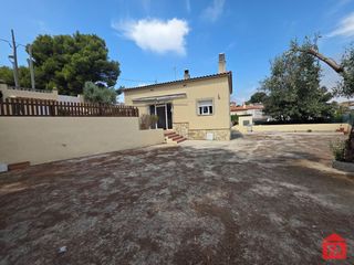 Casa a Bellvei. 65940 baronia de mar acogedora casa con jardín y zona de ocio ex