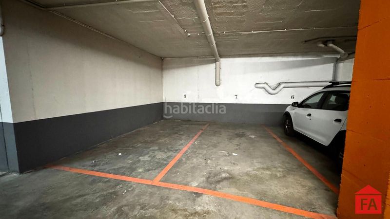 Foto ddcc2466-bacd-48ea-9d89-bf03b7daad73. Aparcament cotxe a Centre Vendrell (El)
